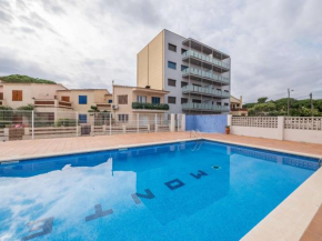 Apartment with community pool for 4 people